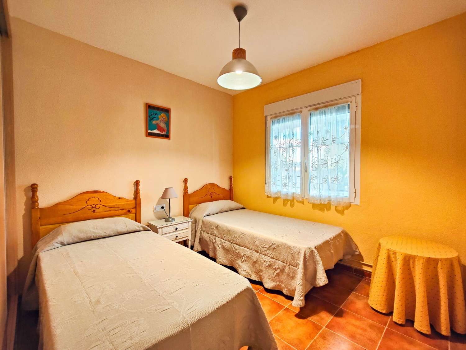 RENOVERET BUNGALOW I STUEETAGEN, SYDVENDT, MED STOR HAVE I LA REGIA - ORIHUELA COSTA