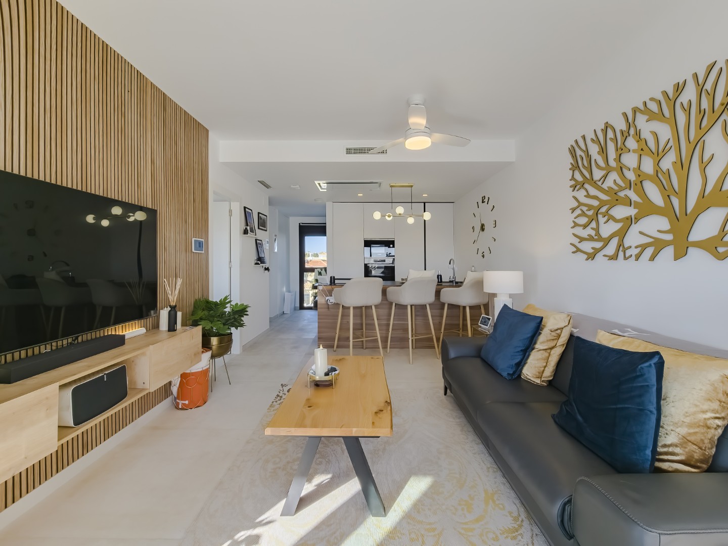 位于 ZENIA STAR 的令人惊叹的豪华公寓，可欣赏海景，距离海滩仅几步之遥