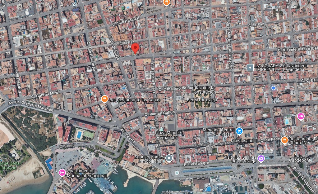 探索这间宽敞明亮的公寓，位于托雷维耶哈 （TORREVIEJA） 市中心，距离大海仅几步之遥
