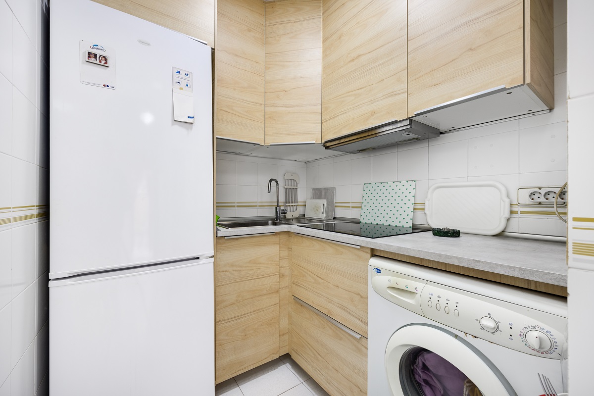 ENCANTADOR ADOSADO EN TORREVIEJA CON 4 DORMITORIOS, TERRAZA PRIVADA Y PISCINA COMUNITARIA