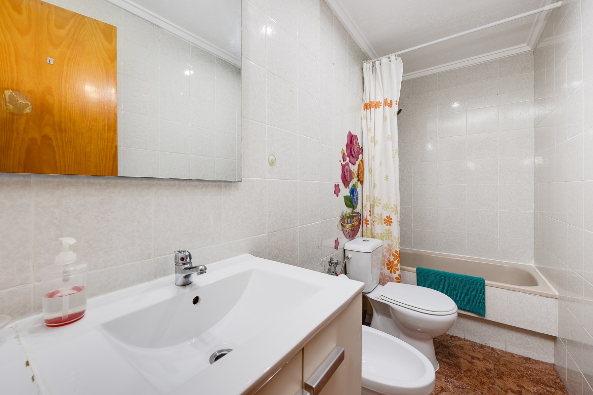 ENCANTADOR APARTAMENTO CON PISCINA, PARKING Y LICENCIA TURÍSTICA