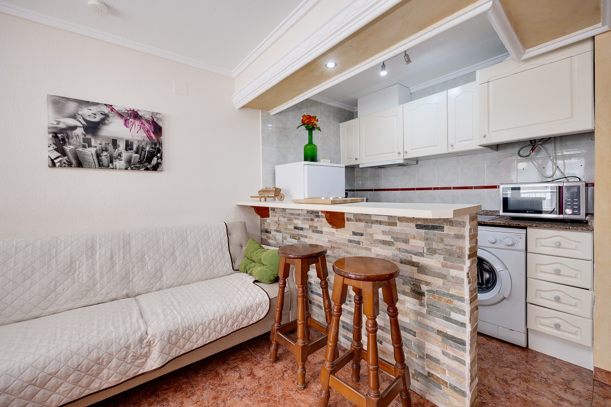 ENCANTADOR APARTAMENTO CON PISCINA, PARKING Y LICENCIA TURÍSTICA