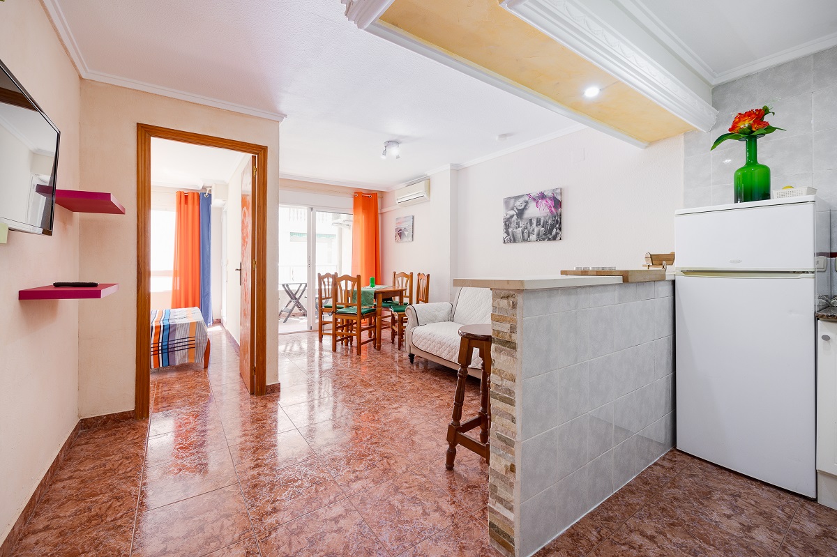ENCANTADOR APARTAMENTO CON PISCINA, PARKING Y LICENCIA TURÍSTICA