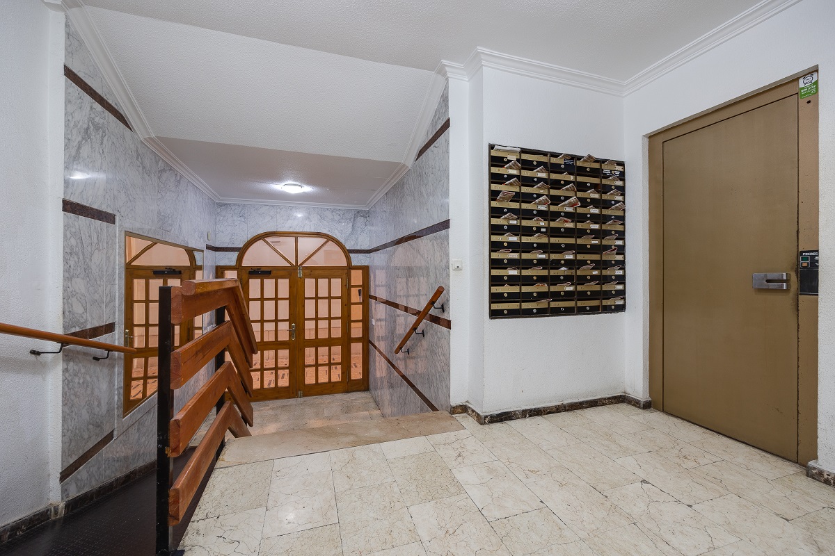 ENCANTADOR APARTAMENTO CON PISCINA, PARKING Y LICENCIA TURÍSTICA
