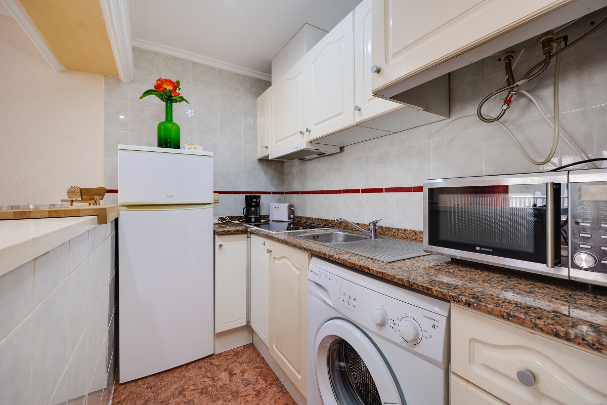ENCANTADOR APARTAMENTO CON PISCINA, PARKING Y LICENCIA TURÍSTICA