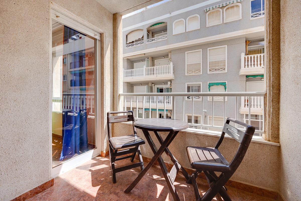 ENCANTADOR APARTAMENTO CON PISCINA, PARKING Y LICENCIA TURÍSTICA