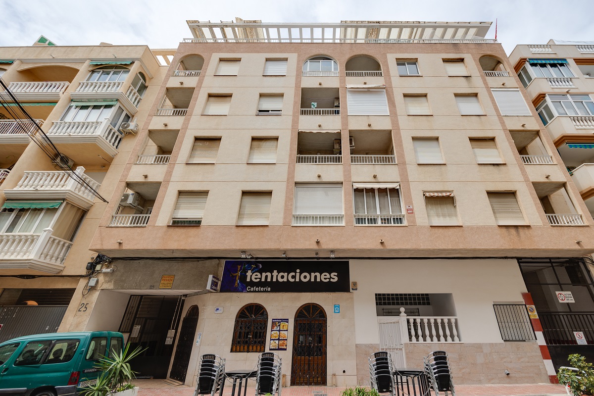 ENCANTADOR APARTAMENTO CON PISCINA, PARKING Y LICENCIA TURÍSTICA