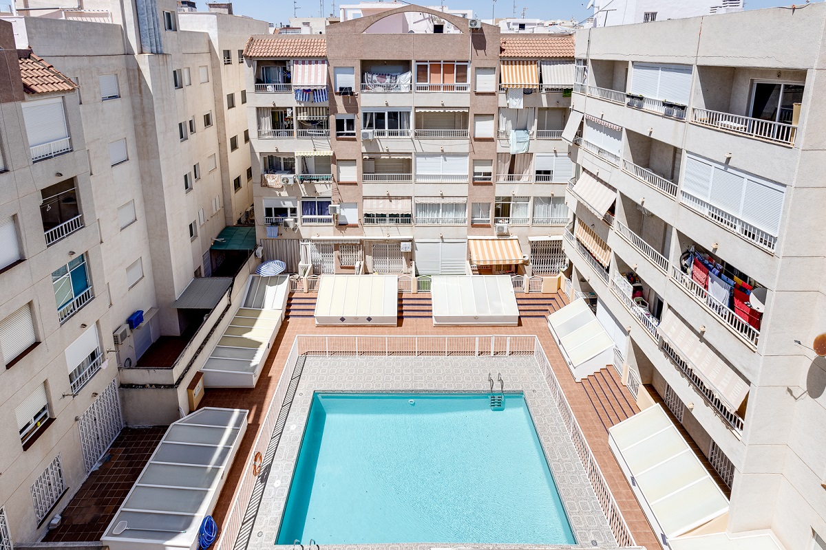ENCANTADOR APARTAMENTO CON PISCINA, PARKING Y LICENCIA TURÍSTICA
