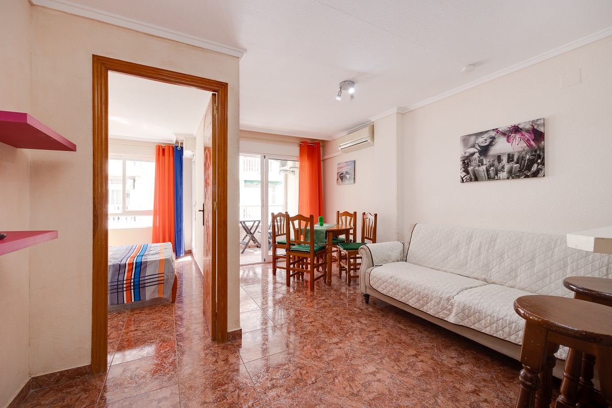 ENCANTADOR APARTAMENTO CON PISCINA, PARKING Y LICENCIA TURÍSTICA