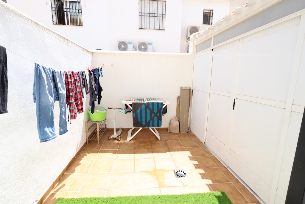 ADOSADO DÚPLEX CON TERRAZA Y ACCESO DIRECTO A LA PISCINA EN TORRE DE LA HORADADA