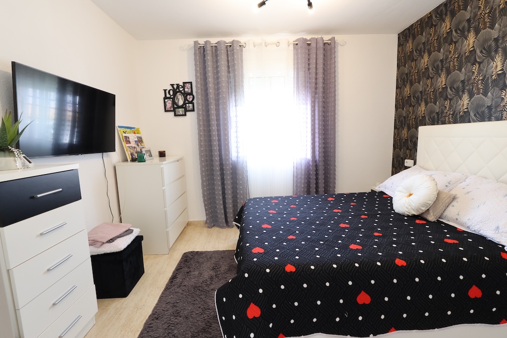 ADOSADO DÚPLEX CON TERRAZA Y ACCESO DIRECTO A LA PISCINA EN TORRE DE LA HORADADA