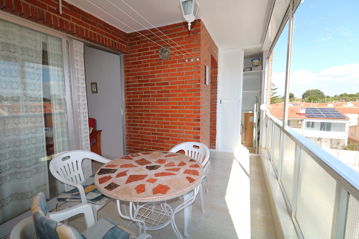 LEJLIGHED MED TERRASSE OG HAVUDSIGT KUN 300 M FRA LOS NÁUFRAGOS STRAND - TORREVIEJA
