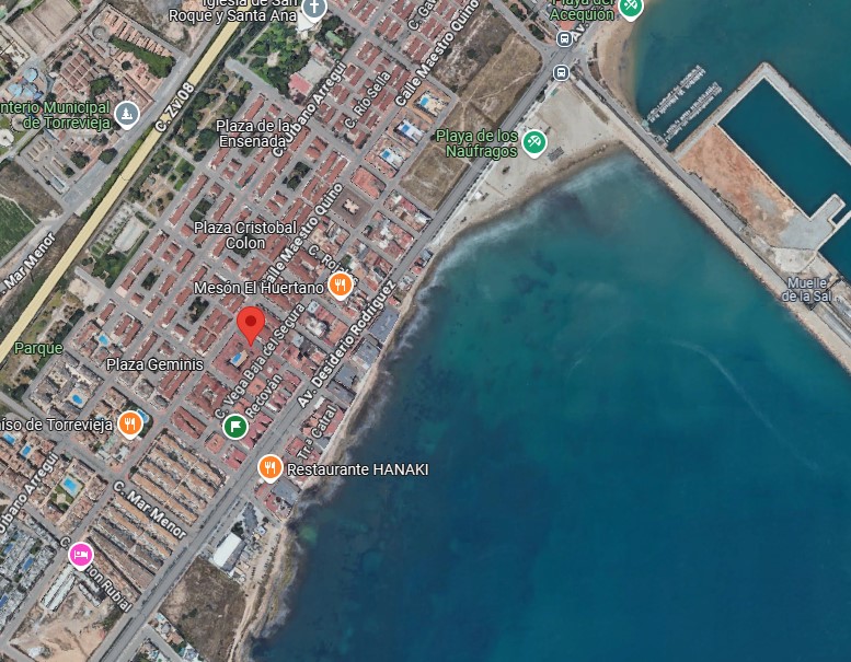 LEJLIGHED MED TERRASSE OG HAVUDSIGT KUN 300 M FRA LOS NÁUFRAGOS STRAND - TORREVIEJA
