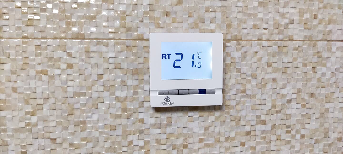 经典而现代的公寓位于托雷维耶哈中心，距离大海仅几步之遥