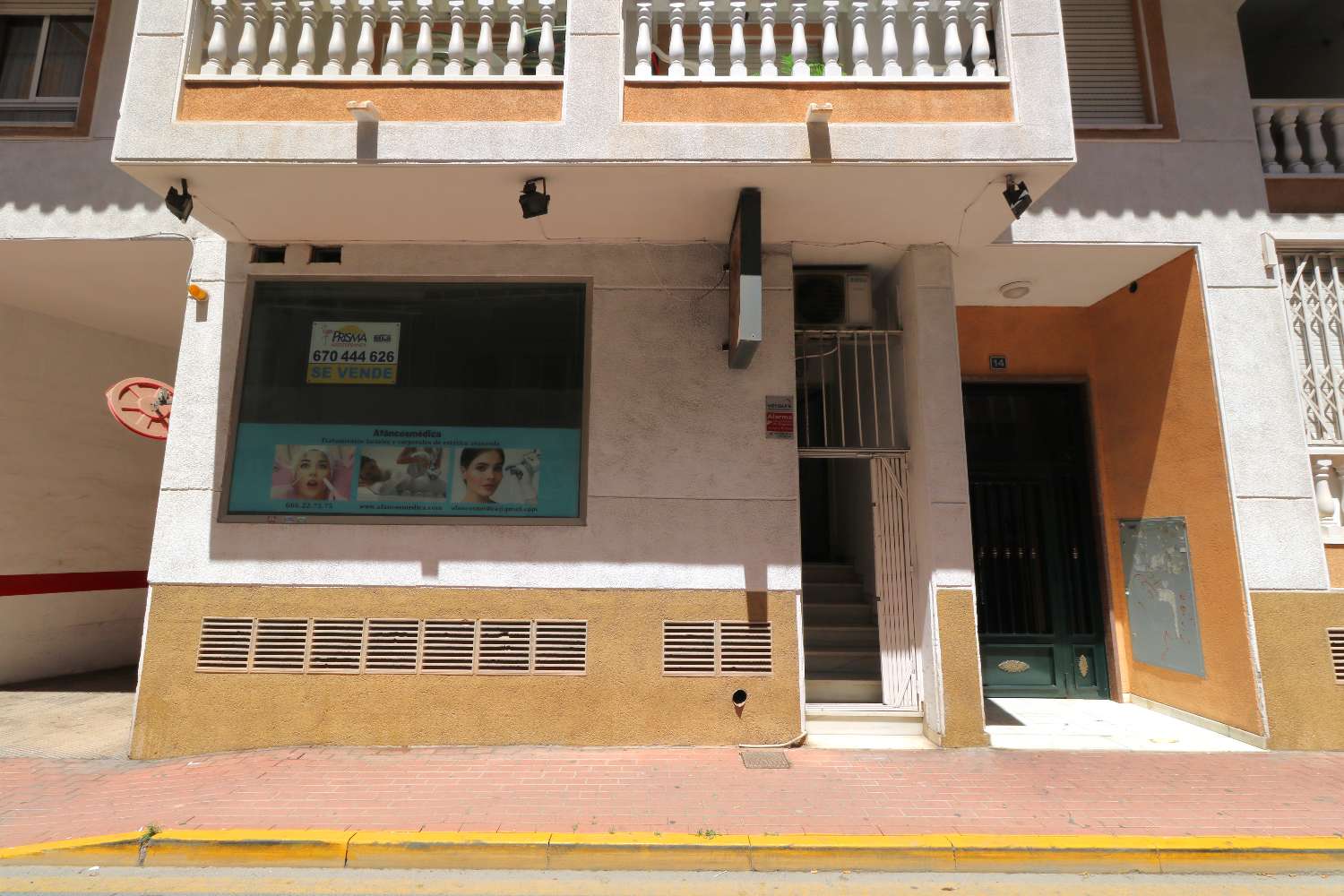 托雷维耶哈 – ACEQUIÓN 区的商业场所，距离海滩仅 250 米