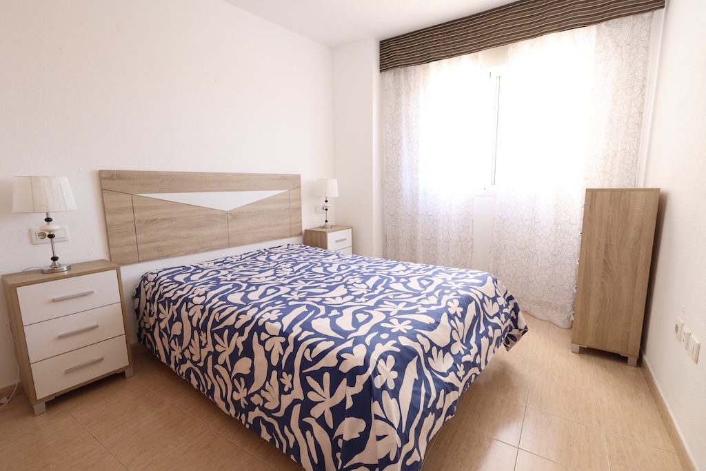TORREVIEJA – 舒适的公寓，中心区域设有游泳池、车库和储藏室
