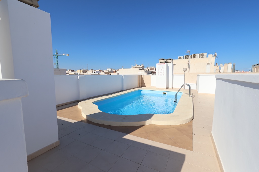 TORREVIEJA – 舒适的公寓，中心区域设有游泳池、车库和储藏室