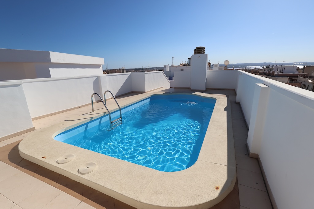 TORREVIEJA – 舒适的公寓，中心区域设有游泳池、车库和储藏室