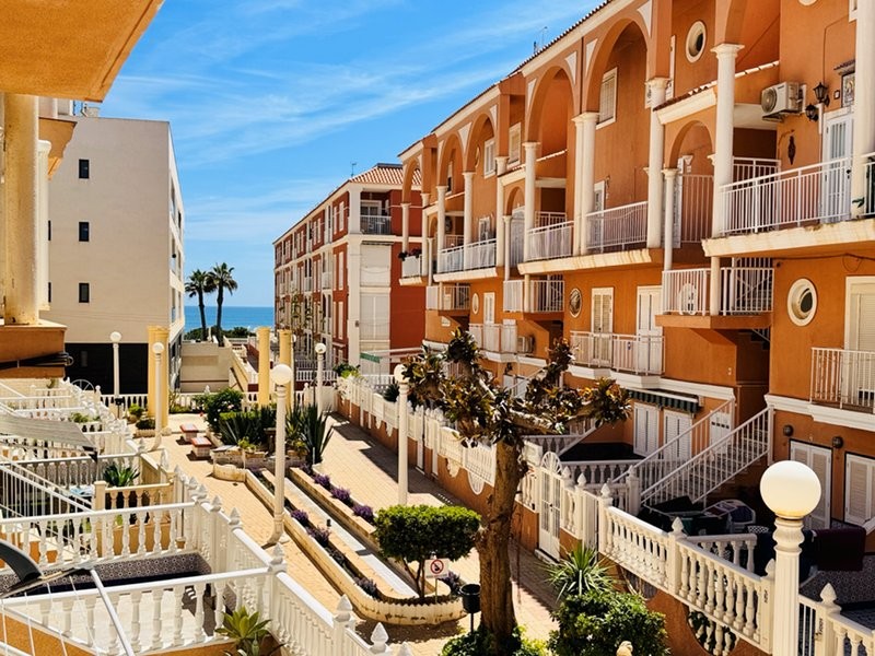 位于拉马塔 （LA MATA） 的完美复式公寓，可欣赏泳池、花园和海景