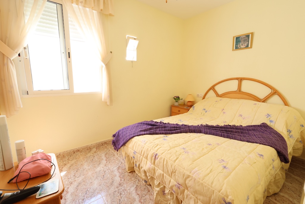 BUNGALOW ALL'ULTIMO PIANO CON SOLARIUM PRIVATO E ORIENTAMENTO SUD NELLA ZONA RESIDENZIALE COLINAS PUERTA REAL I