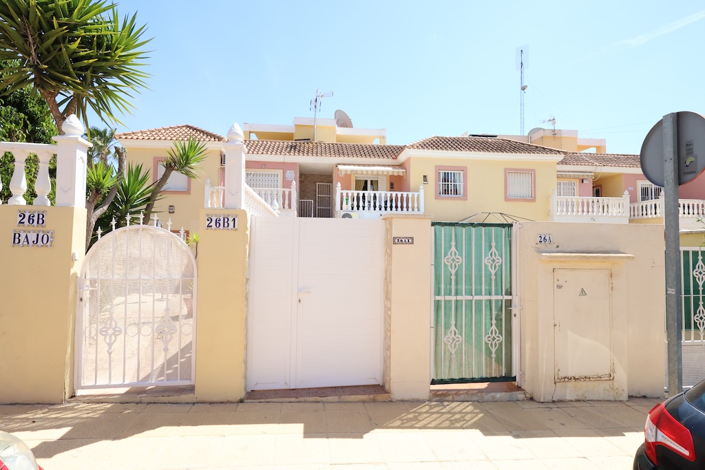 BUNGALOW ALL'ULTIMO PIANO CON SOLARIUM PRIVATO E ORIENTAMENTO SUD NELLA ZONA RESIDENZIALE COLINAS PUERTA REAL I