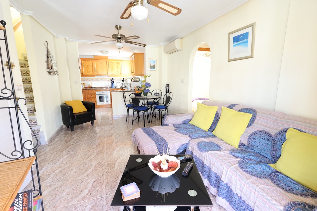 BUNGALOW ALL'ULTIMO PIANO CON SOLARIUM PRIVATO E ORIENTAMENTO SUD NELLA ZONA RESIDENZIALE COLINAS PUERTA REAL I
