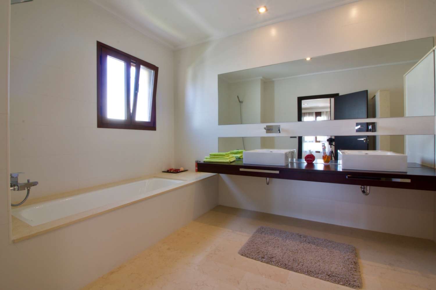 LUXURY VILLA IN CABO ROIG WITH A PLOT OF 1,095 m², PRIVATE POOL AND HIGH-END FINISHES