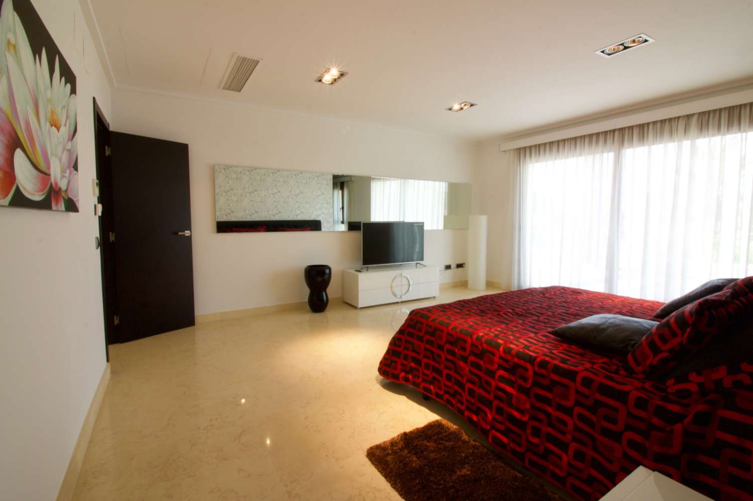 LUXURY VILLA IN CABO ROIG WITH A PLOT OF 1,095 m², PRIVATE POOL AND HIGH-END FINISHES