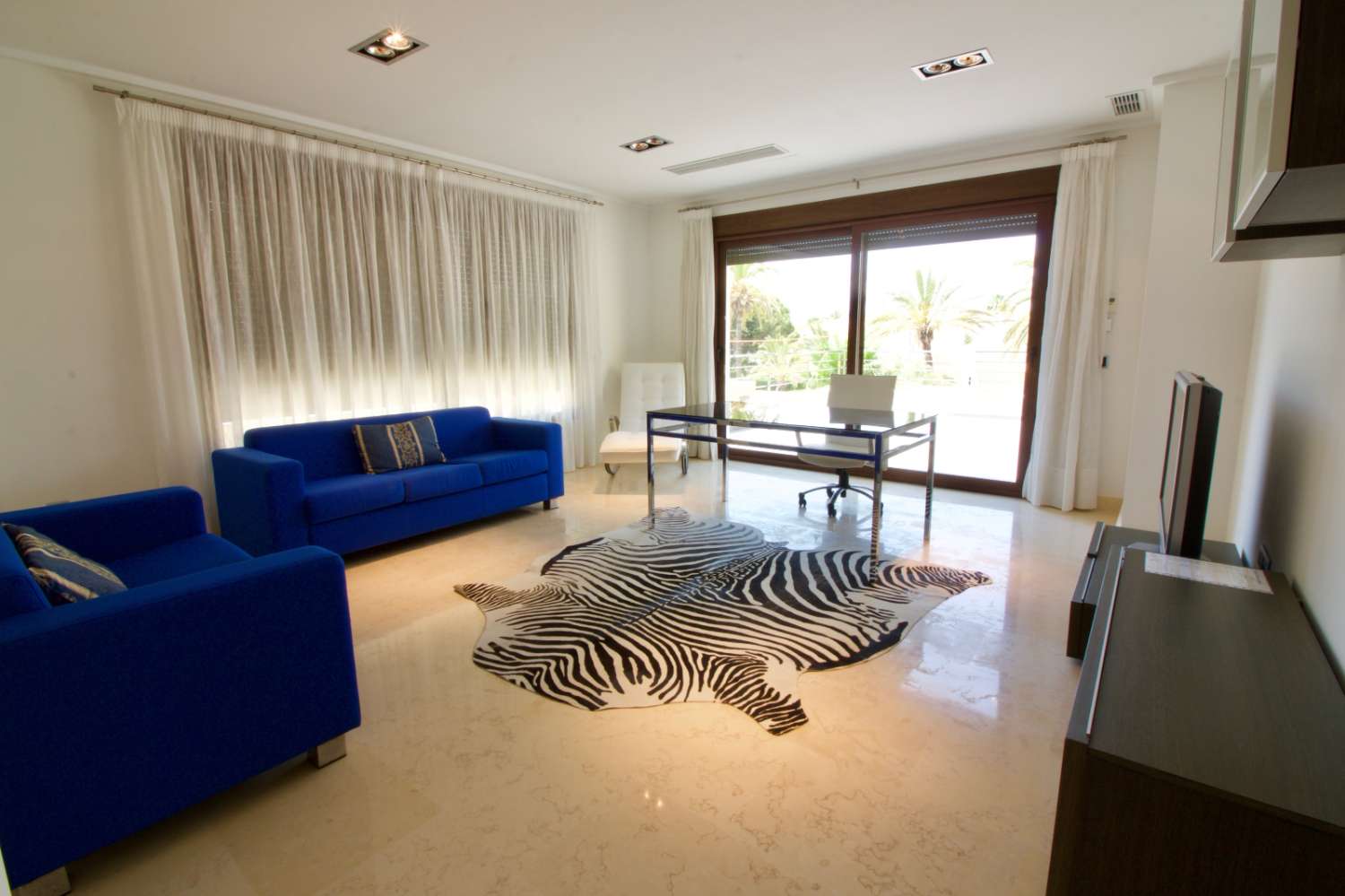 LUXURY VILLA IN CABO ROIG WITH A PLOT OF 1,095 m², PRIVATE POOL AND HIGH-END FINISHES
