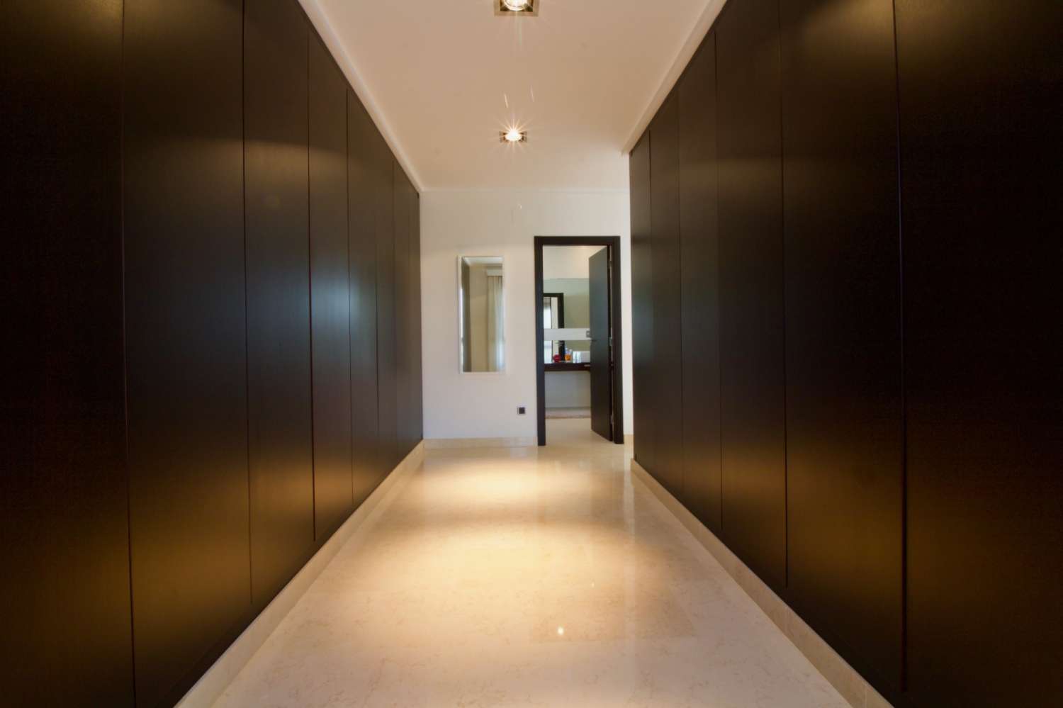 LUXURY VILLA IN CABO ROIG WITH A PLOT OF 1,095 m², PRIVATE POOL AND HIGH-END FINISHES