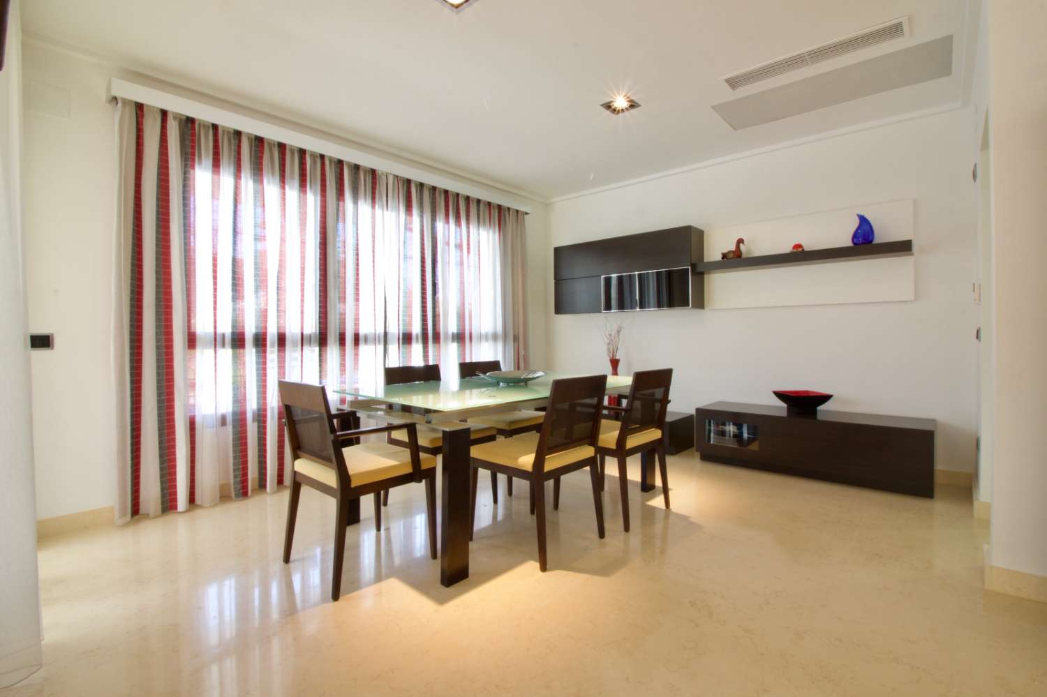 LUXURY VILLA IN CABO ROIG WITH A PLOT OF 1,095 m², PRIVATE POOL AND HIGH-END FINISHES