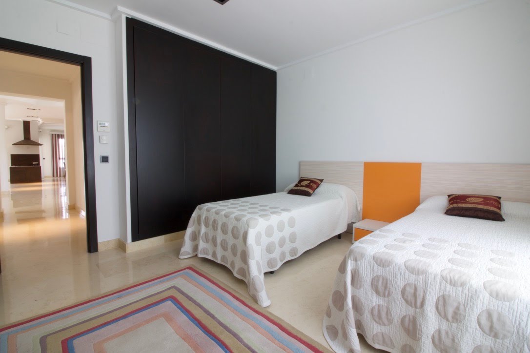 LUXURY VILLA IN CABO ROIG WITH A PLOT OF 1,095 m², PRIVATE POOL AND HIGH-END FINISHES