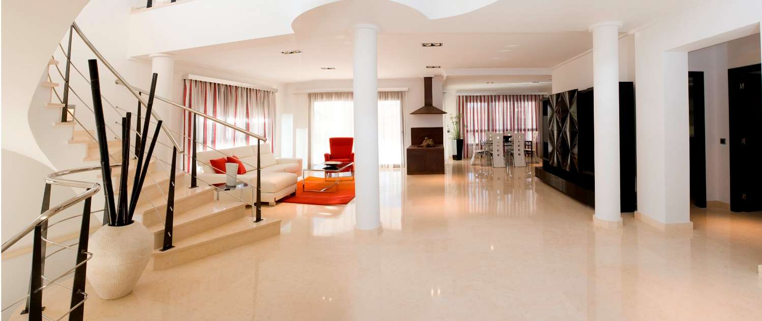 LUXURY VILLA IN CABO ROIG WITH A PLOT OF 1,095 m², PRIVATE POOL AND HIGH-END FINISHES