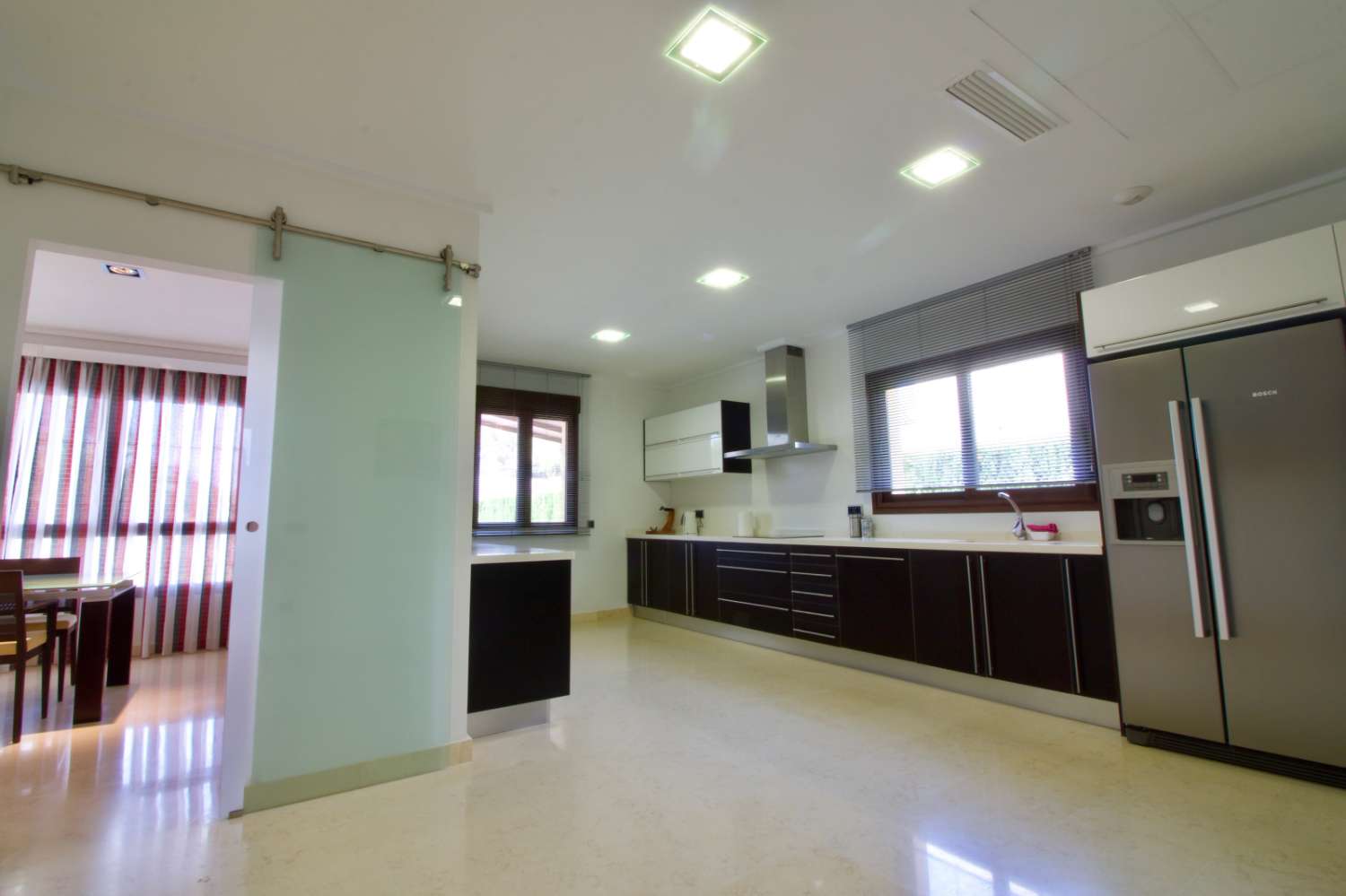 LUXURY VILLA IN CABO ROIG WITH A PLOT OF 1,095 m², PRIVATE POOL AND HIGH-END FINISHES