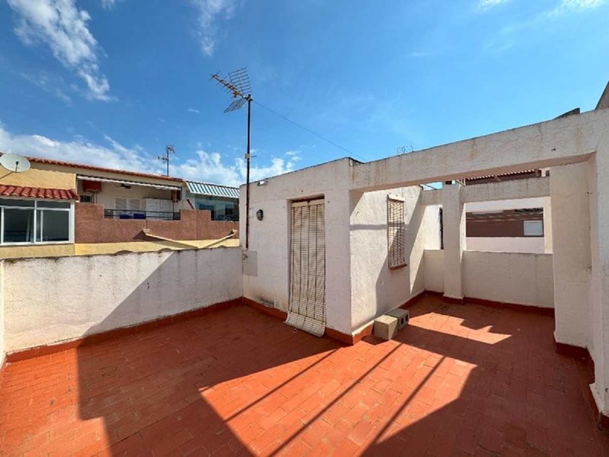 CORNER SEMI-DETACHED DUPLEX JUST 300 METERS FROM THE BEACH IN THE CENTER OF LA MATA