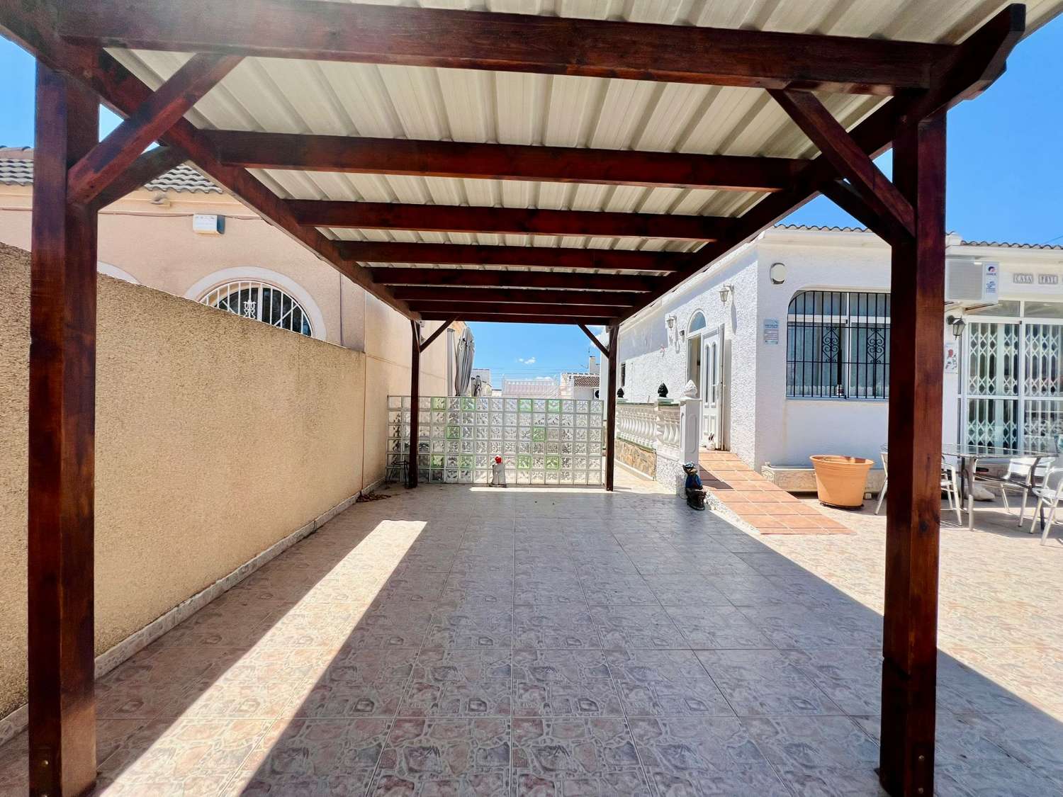 TOWNHOUSE WITH PRIVATE POOL AND PLOT OF 287 M² IN URBANIZATION SAN LUIS – TORREVIEJA