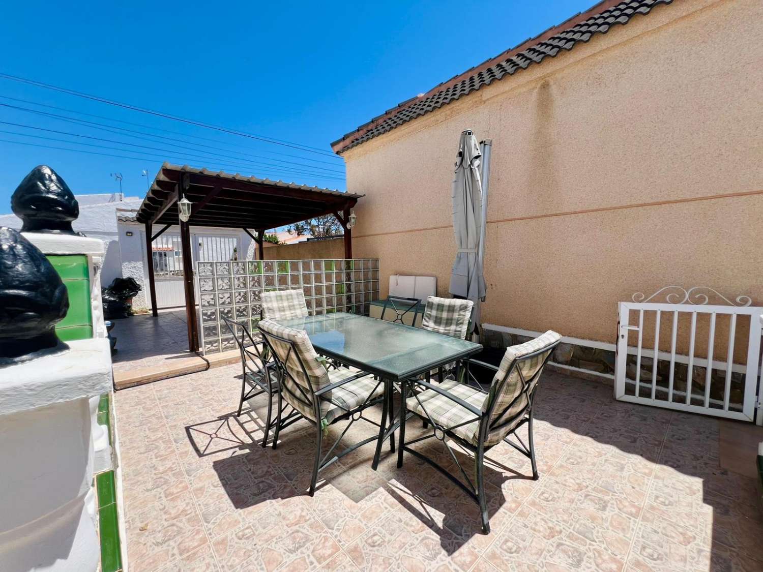 TOWNHOUSE WITH PRIVATE POOL AND PLOT OF 287 M² IN URBANIZATION SAN LUIS – TORREVIEJA
