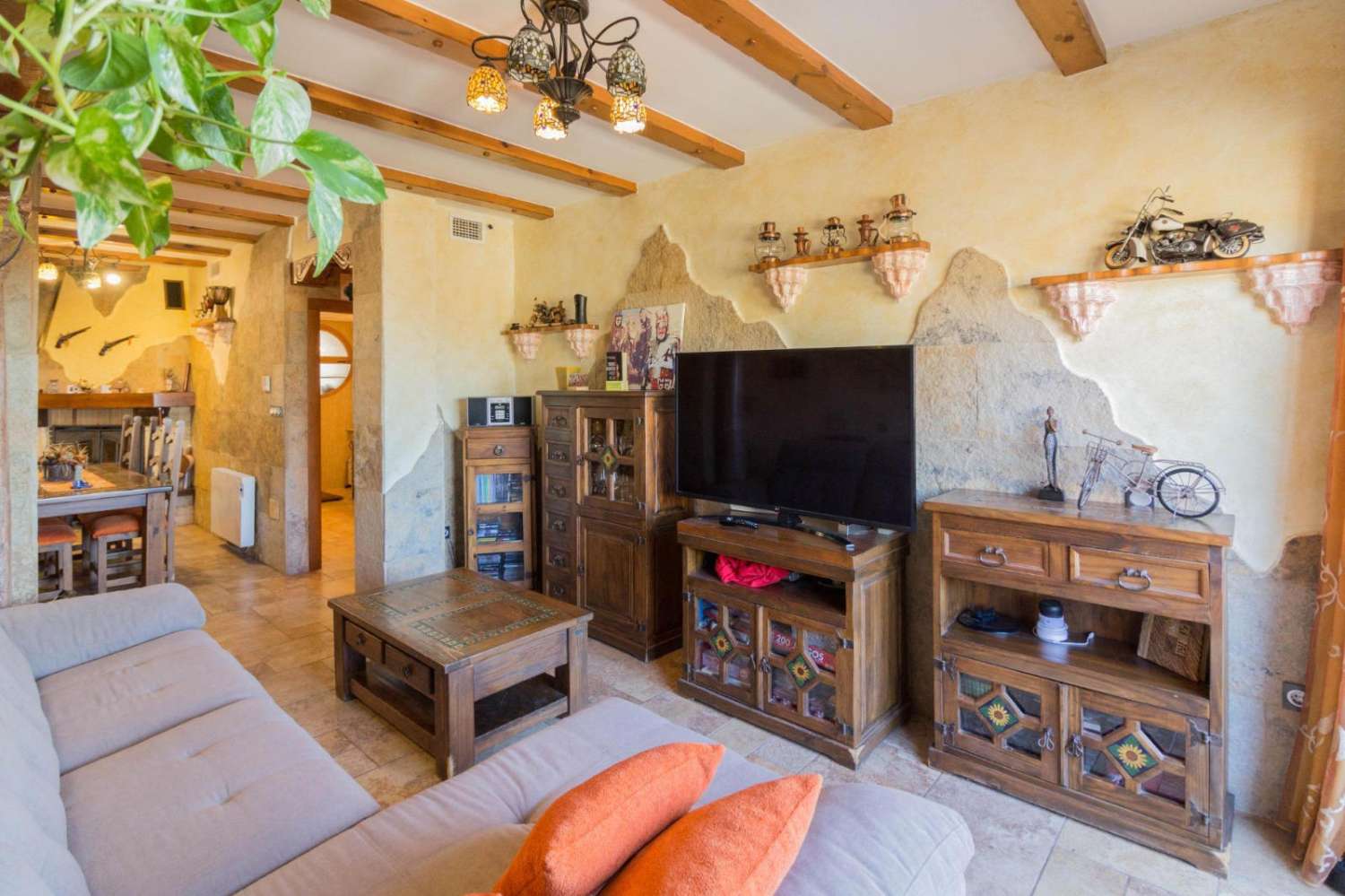 SPECTACULAR DETACHED VILLA OF MORE THAN 330 m² WITH VIEWS OF THE SIERRA DE REDOVÁN