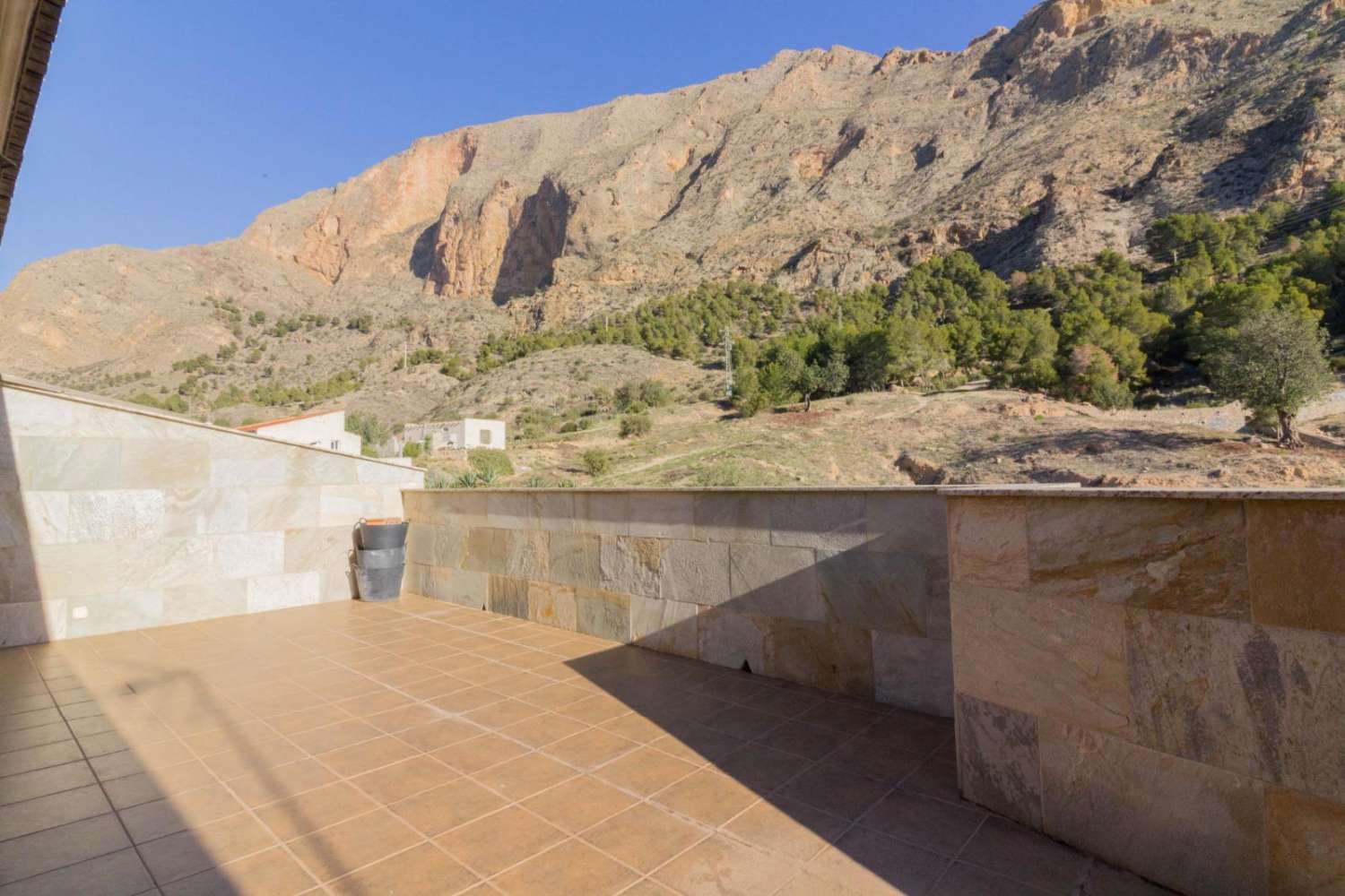 SPECTACULAR DETACHED VILLA OF MORE THAN 330 m² WITH VIEWS OF THE SIERRA DE REDOVÁN