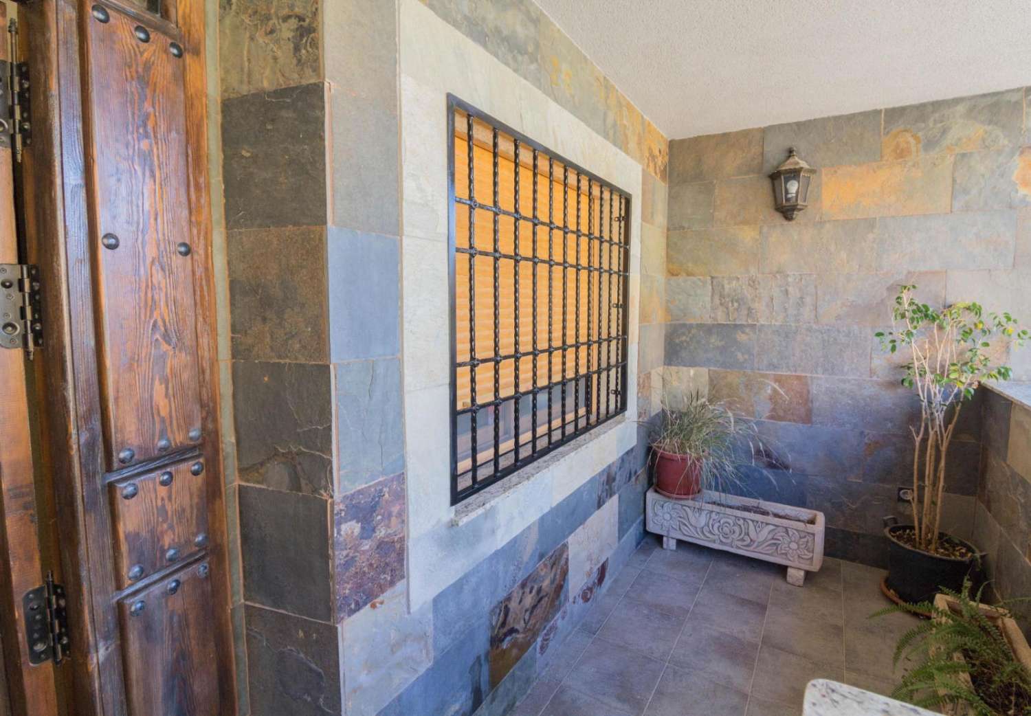 SPECTACULAR DETACHED VILLA OF MORE THAN 330 m² WITH VIEWS OF THE SIERRA DE REDOVÁN