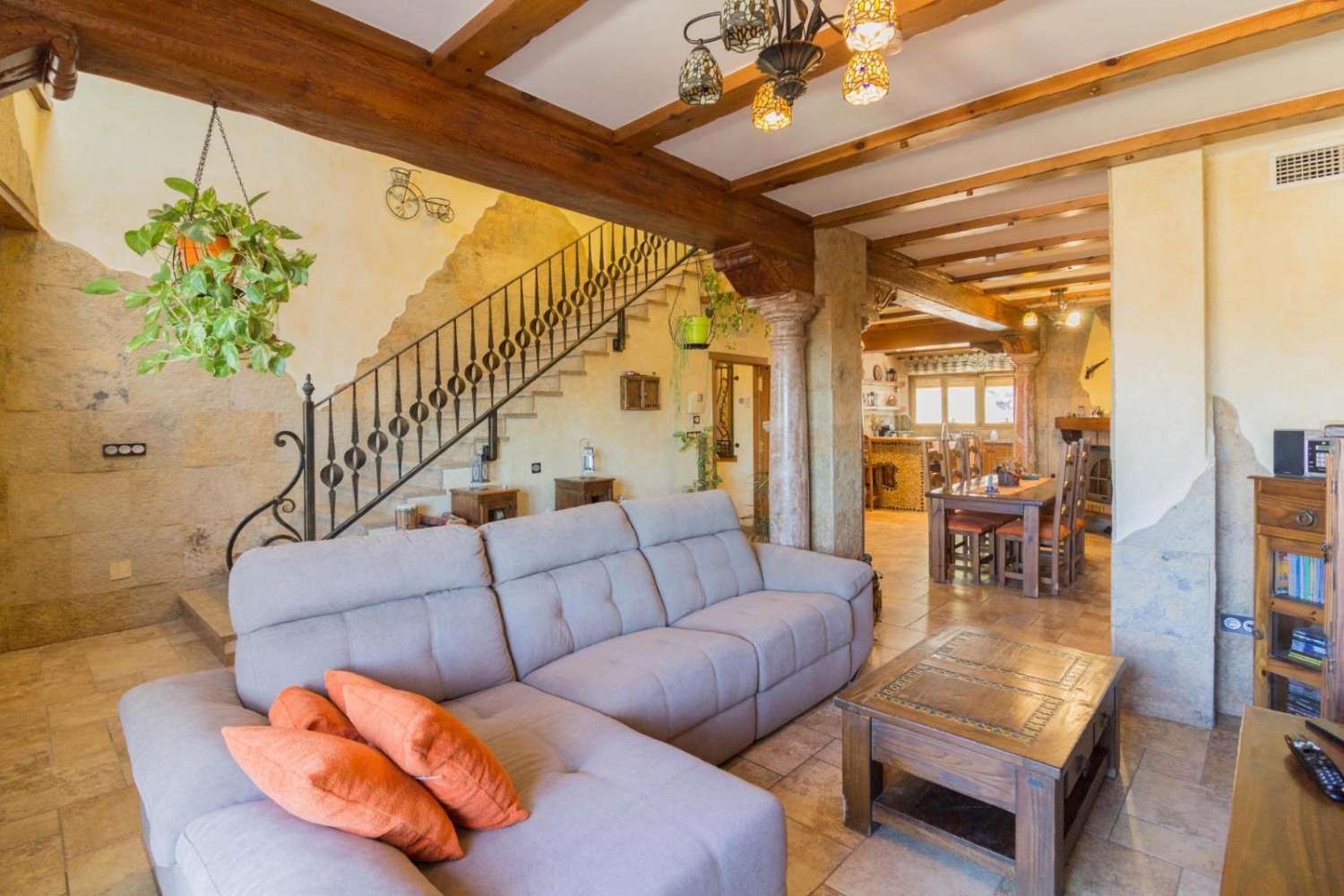 SPECTACULAR DETACHED VILLA OF MORE THAN 330 m² WITH VIEWS OF THE SIERRA DE REDOVÁN