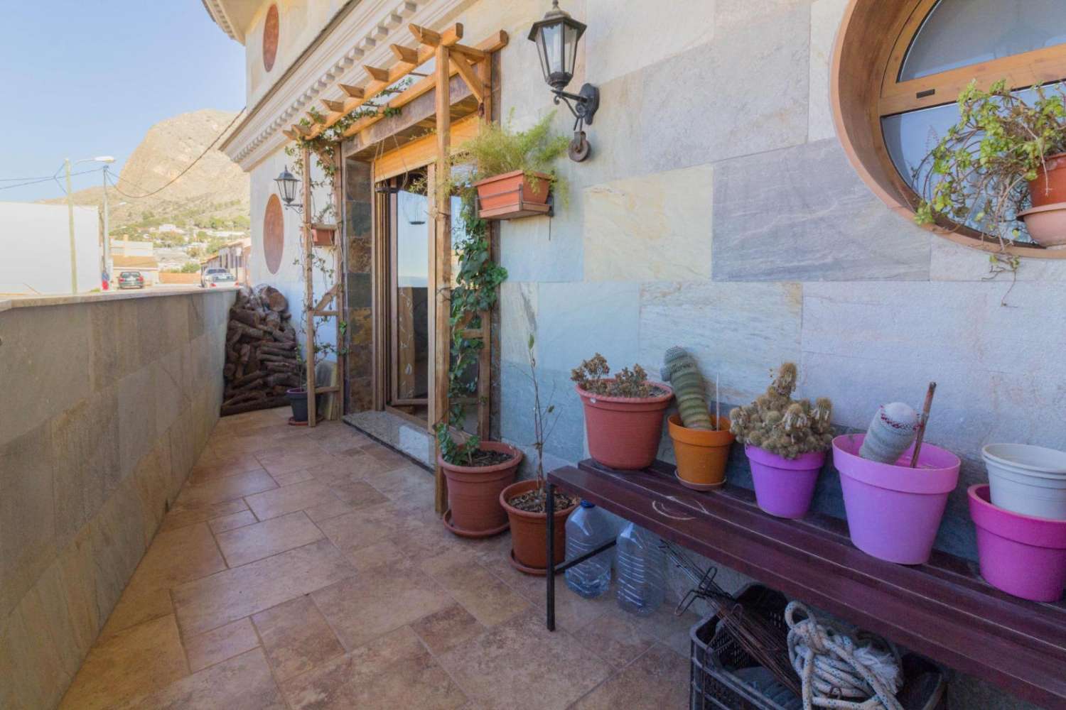 SPECTACULAR DETACHED VILLA OF MORE THAN 330 m² WITH VIEWS OF THE SIERRA DE REDOVÁN