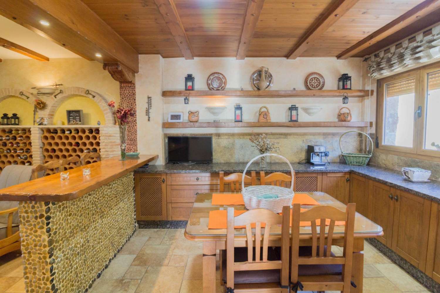 SPECTACULAR DETACHED VILLA OF MORE THAN 330 m² WITH VIEWS OF THE SIERRA DE REDOVÁN
