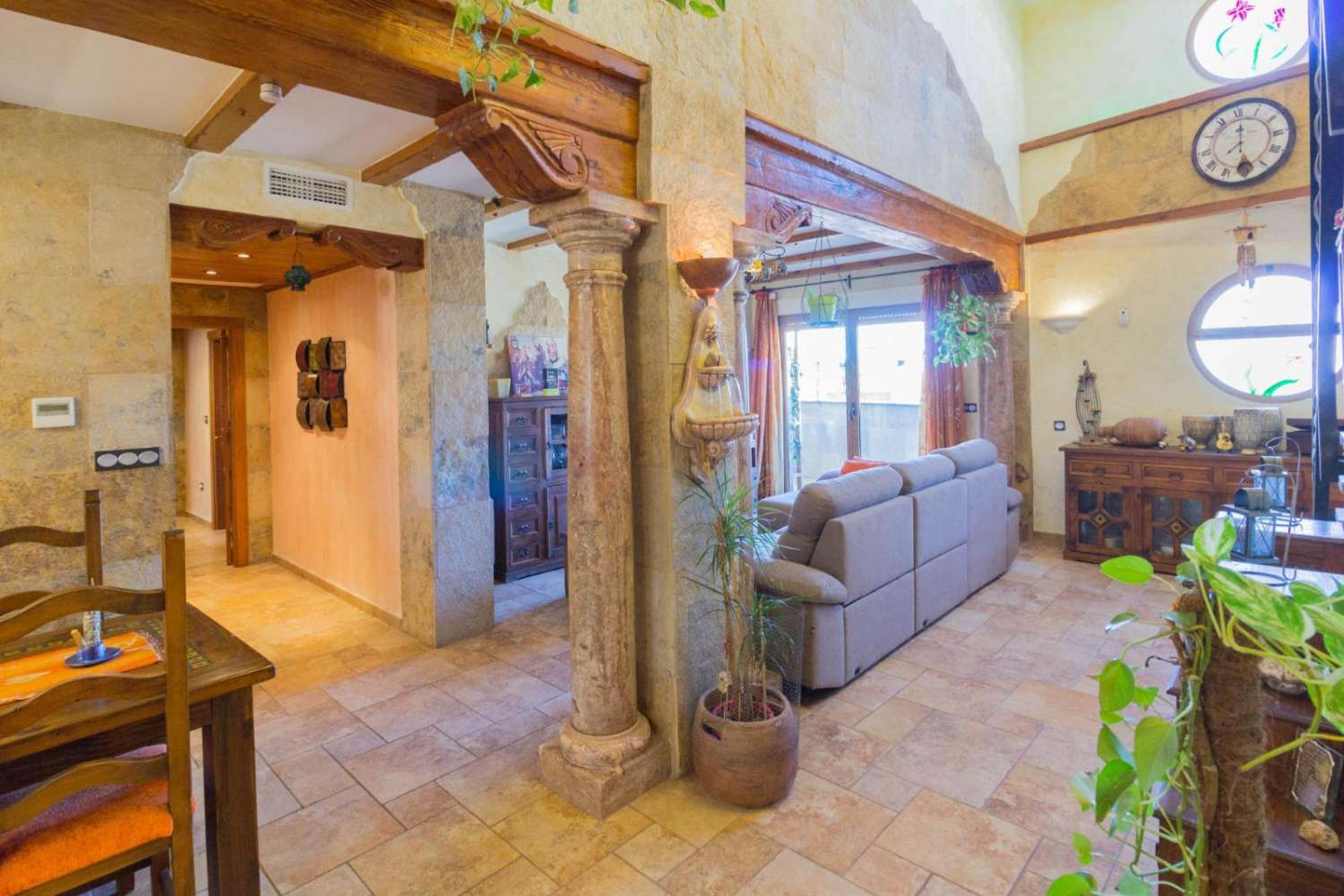 SPECTACULAR DETACHED VILLA OF MORE THAN 330 m² WITH VIEWS OF THE SIERRA DE REDOVÁN
