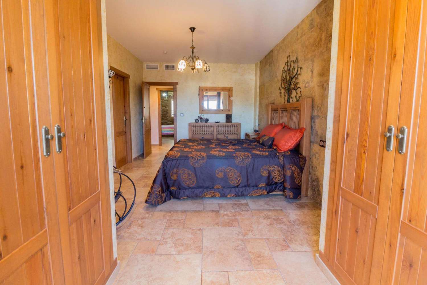 SPECTACULAR DETACHED VILLA OF MORE THAN 330 m² WITH VIEWS OF THE SIERRA DE REDOVÁN