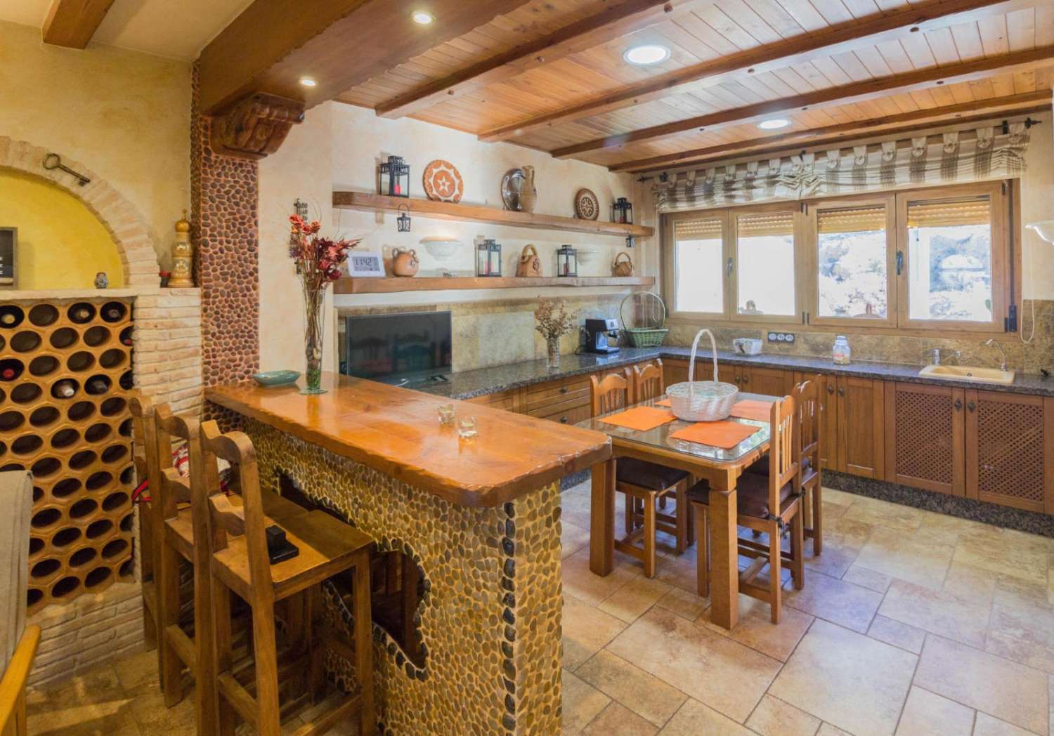 SPECTACULAR DETACHED VILLA OF MORE THAN 330 m² WITH VIEWS OF THE SIERRA DE REDOVÁN