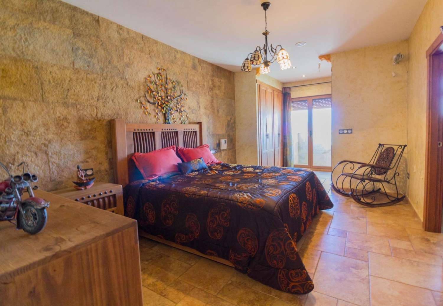 SPECTACULAR DETACHED VILLA OF MORE THAN 330 m² WITH VIEWS OF THE SIERRA DE REDOVÁN
