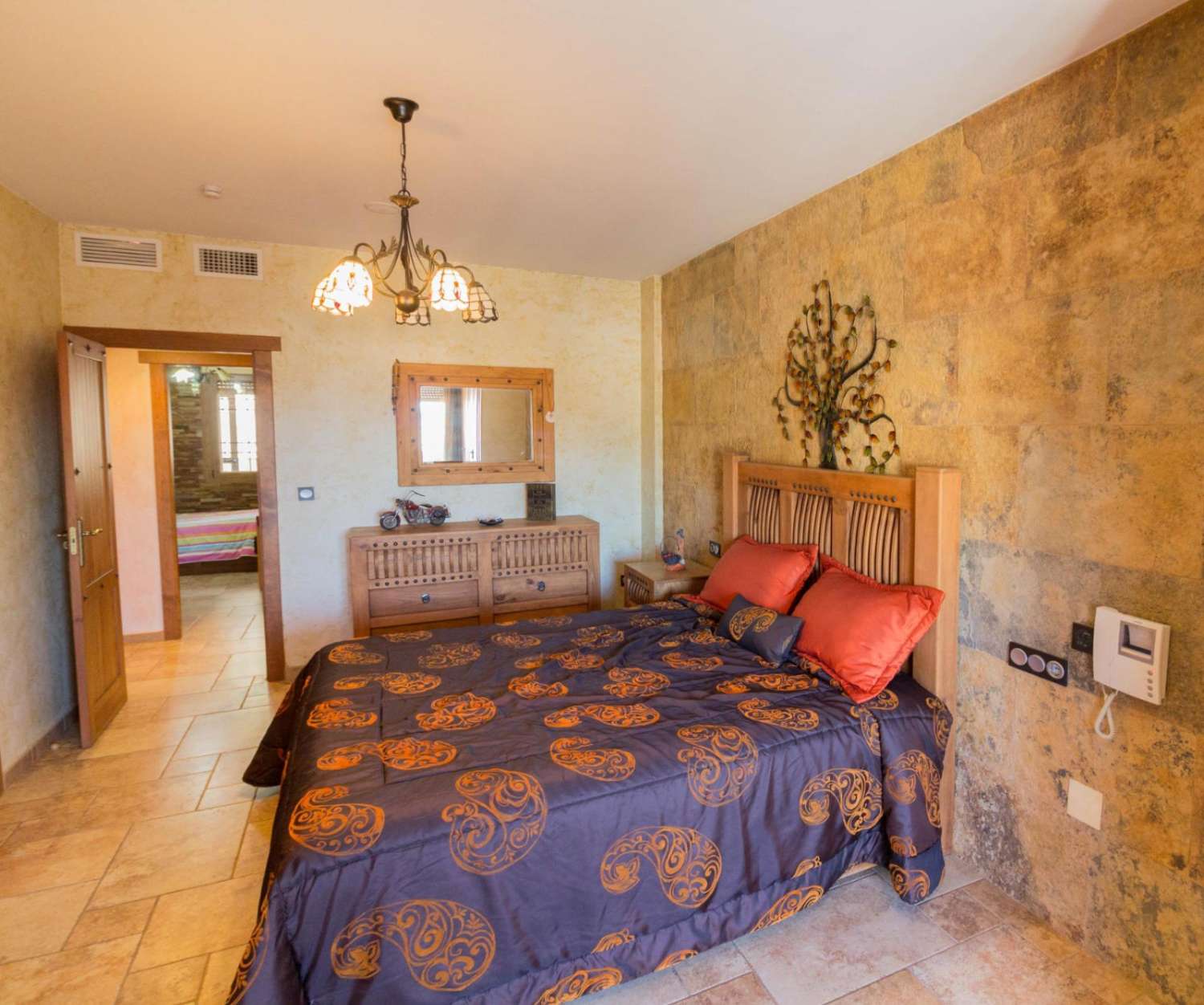 SPECTACULAR DETACHED VILLA OF MORE THAN 330 m² WITH VIEWS OF THE SIERRA DE REDOVÁN