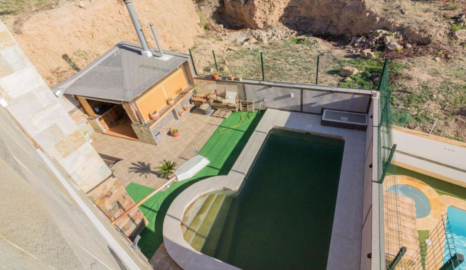 SPECTACULAR DETACHED VILLA OF MORE THAN 330 m² WITH VIEWS OF THE SIERRA DE REDOVÁN