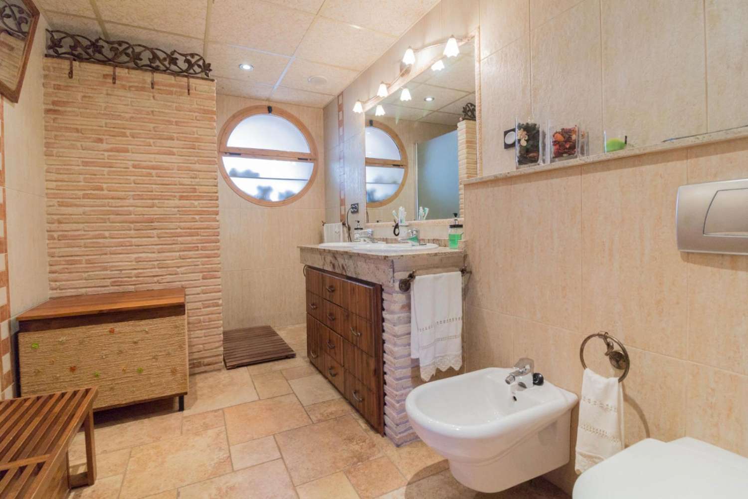 SPECTACULAR DETACHED VILLA OF MORE THAN 330 m² WITH VIEWS OF THE SIERRA DE REDOVÁN